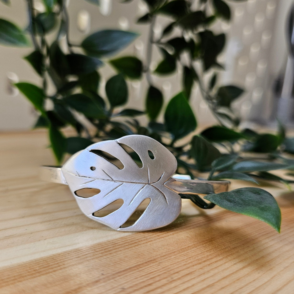 Bracelet Manchette Monstera en argent exemplaire unique Atelier Moja Bijoux